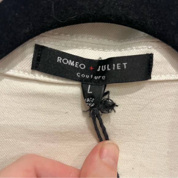 romeo + juliet white denim crop jacket with floral embroidery - Picture 3 of 5